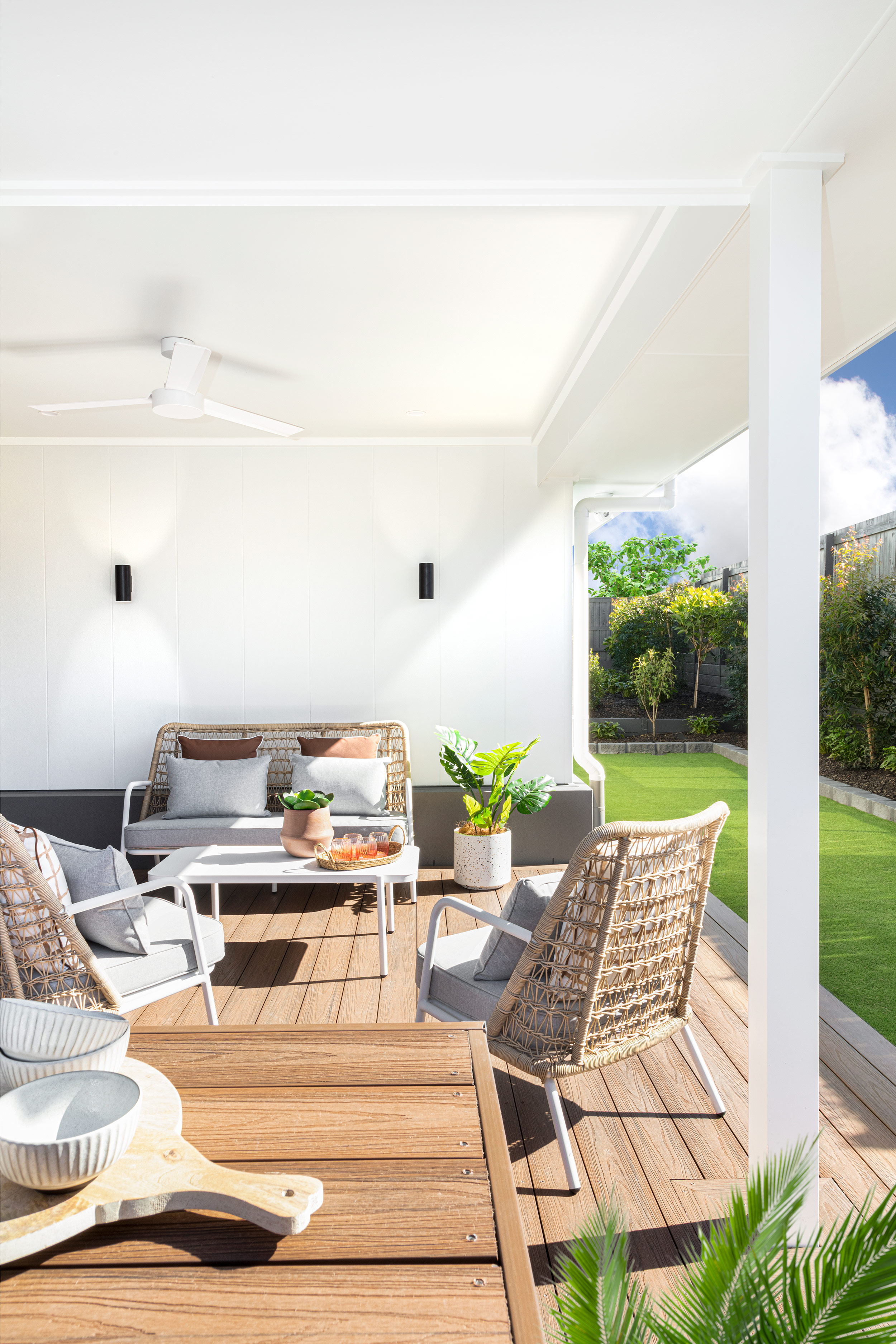 Outdoor Living Room for Narrow Blocks